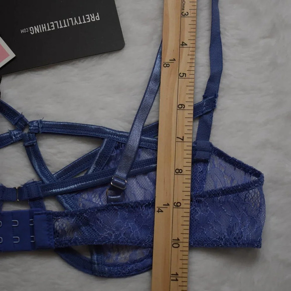 NWT PrettyLittleThing Sz M Purple Lace Asymmetric Strapping Detail Underwire Bra - Picture 9 of 10